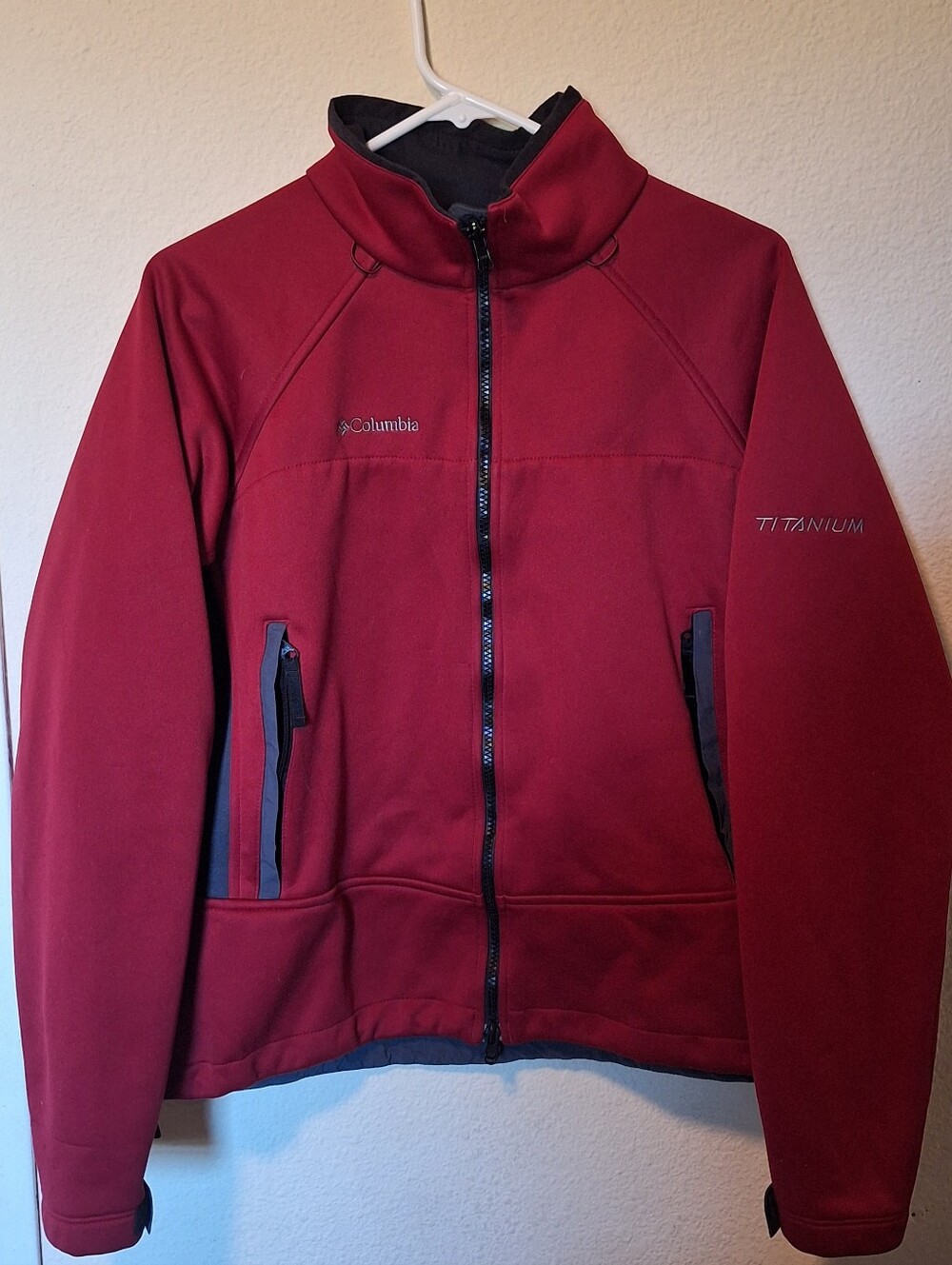 Columbia Titanium Women's Burgundy Softshell Jacket